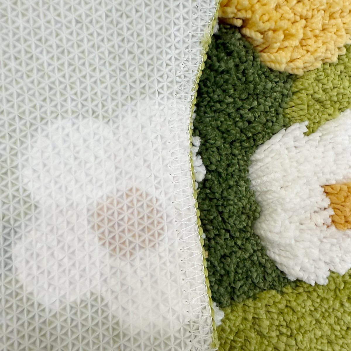 Green Meadow Daisy Tufted Rug, - Maranta Prayer Plant のレビューと価格